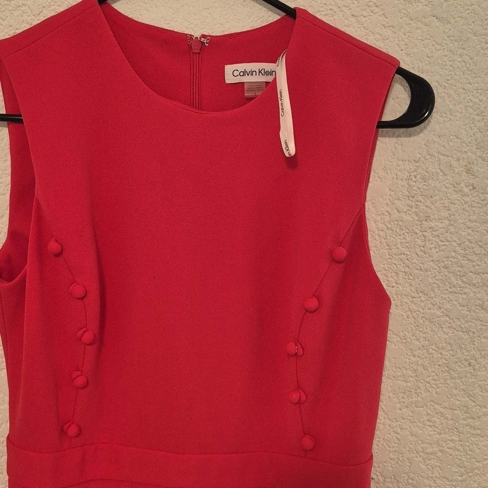 Elegant Red Sleeveless Dress - Picture 6 of 8